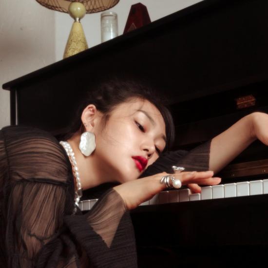  밍유왕 이어링 밍위왕 위노나 귀걸이 금/자개 상감 - MING YU WANG