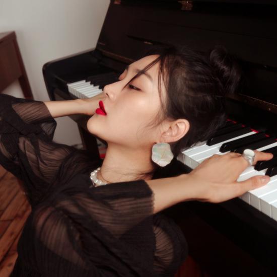  밍유왕 이어링 밍위왕 위노나 귀걸이 금/자개 상감 - MING YU WANG