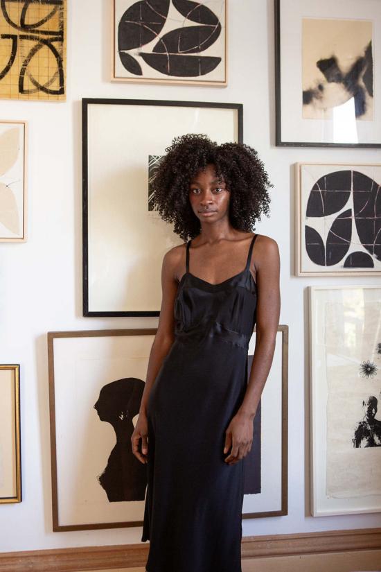  에리카 타노브 롱 원피스 에리카 타노프 롱 롤라 실크 샤르뫼즈 드레스 블랙