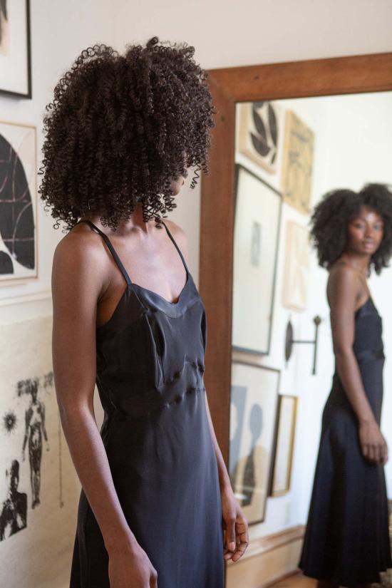  에리카 타노브 롱 원피스 에리카 타노프 롱 롤라 실크 샤르뫼즈 드레스 블랙 - ERICA TANOV