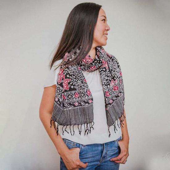  Kasih Coop 머플러/스카프 핸드 염색 바틱 스카프 블랙 레드 - OTHER BRANDS