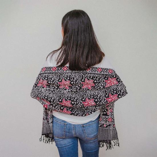  Kasih Coop 머플러/스카프 핸드 염색 바틱 스카프 블랙 레드 - OTHER BRANDS