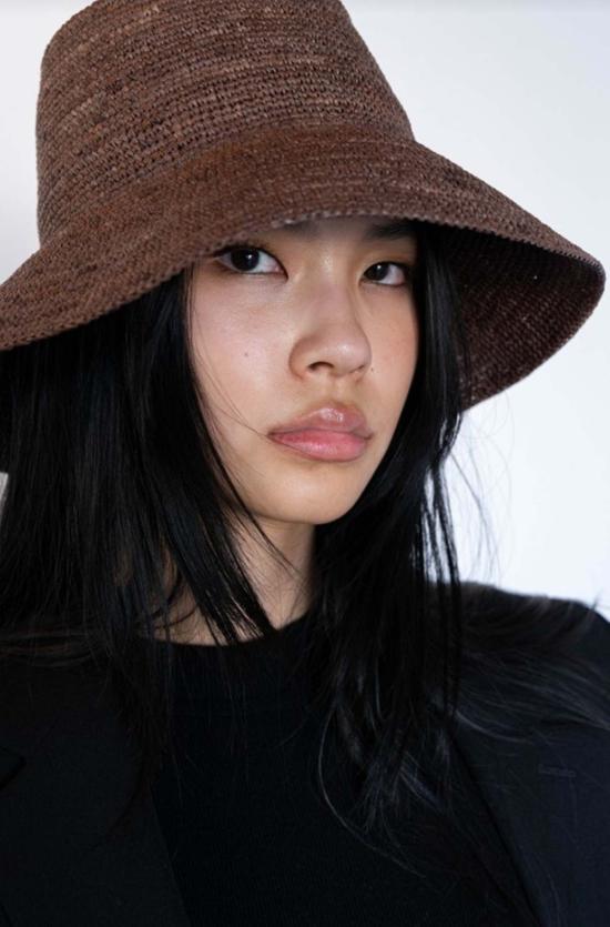  자네사레온 모자 자네사 레오네 펠릭스 - JANESSA LEONE