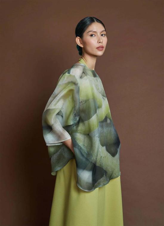  카렘 블라우스 아르나테 드롭 3/4 소매 프린트 오간자 실크 탑 루츠 프린트 실크 - KAAREM