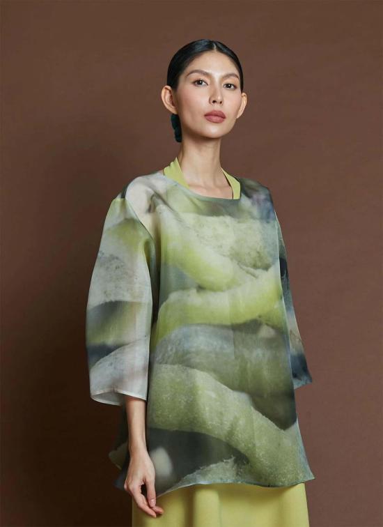  카렘 블라우스 아르나테 드롭 3/4 소매 프린트 오간자 실크 탑 루츠 프린트 실크 - KAAREM