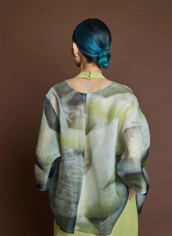  카렘 블라우스 아르나테 드롭 3/4 소매 프린트 오간자 실크 탑 루츠 프린트 실크 - KAAREM