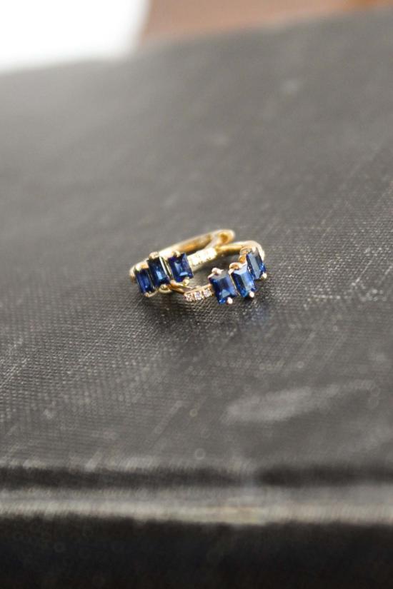  XIV Karats 이어링 14캐럿 14k 옐로우 골드 11mm 후프 귀걸이 (다이아몬드 및 바게트 사파이어 세팅)