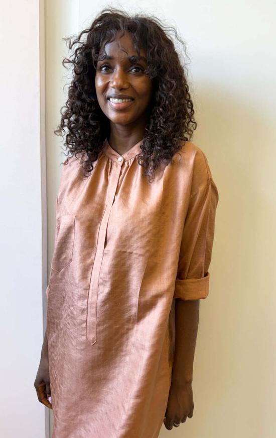  투 튜닉 실크 소재의 긴팔 단추  (구리색)