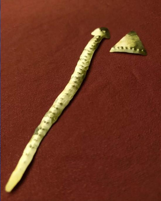  Dani Guirra 이어링 다니 구이라의 뱀과 삼각형 금색 귀걸이 - OTHER BRANDS