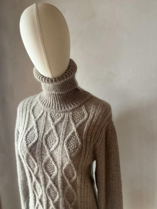  스튜디오 미니말레 터틀넥 스튜디오 미니멀 라렐라 오픈 백  파스텔 민트 - STUDIO MINIMALE