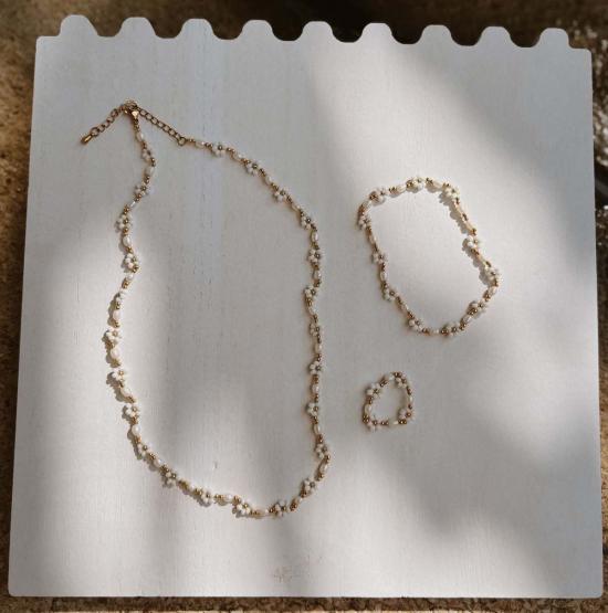  Village Thrive 바디 주얼리 빌리지 스라이브 담수 진주 및 꽃 비즈 팔찌 - OTHER BRANDS