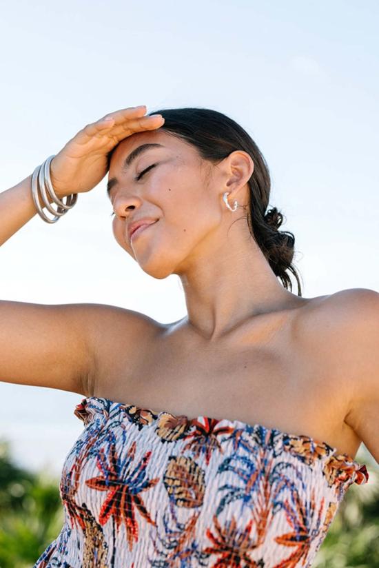  누데이 컬렉션 이어링 눈데이 컬렉션 용융 금속 후프 귀걸이 - NOONDAY COLLECTION