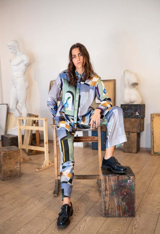  Untitled in Motion 블라우스 무제 인 모션 매니페스트  피아자