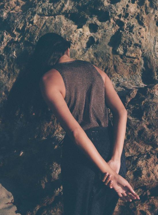  파리 데사이 민소매 티셔츠 지안 메탈릭 탱크 에스프레소 메탈릭 - PARI DESAI