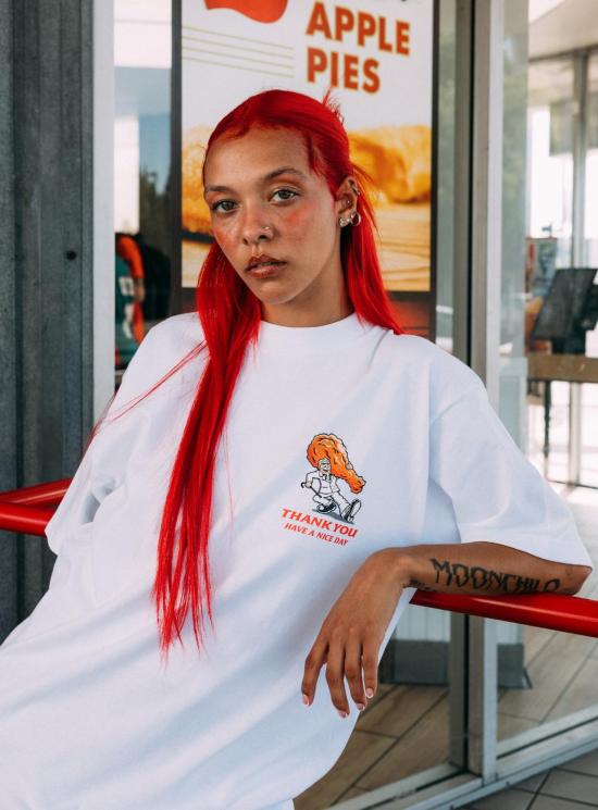  마켓 반팔 티셔츠 KFC &  스튜디오 "좋은 하루 보내세요" 티셔츠 - MARKET