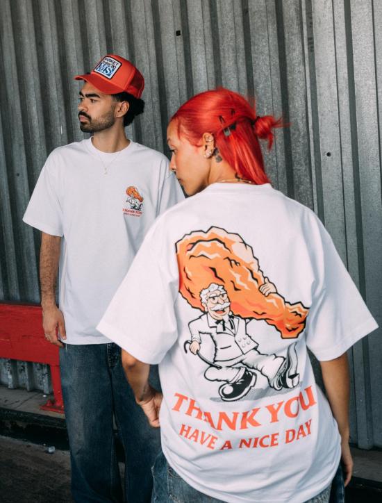  마켓 반팔 티셔츠 KFC &  스튜디오 "좋은 하루 보내세요" 티셔츠 - MARKET