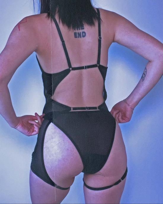  The End 바디수트 티셔츠 디 엔드 트래블링 컷아웃 바디수트 블랙 - OTHER BRANDS