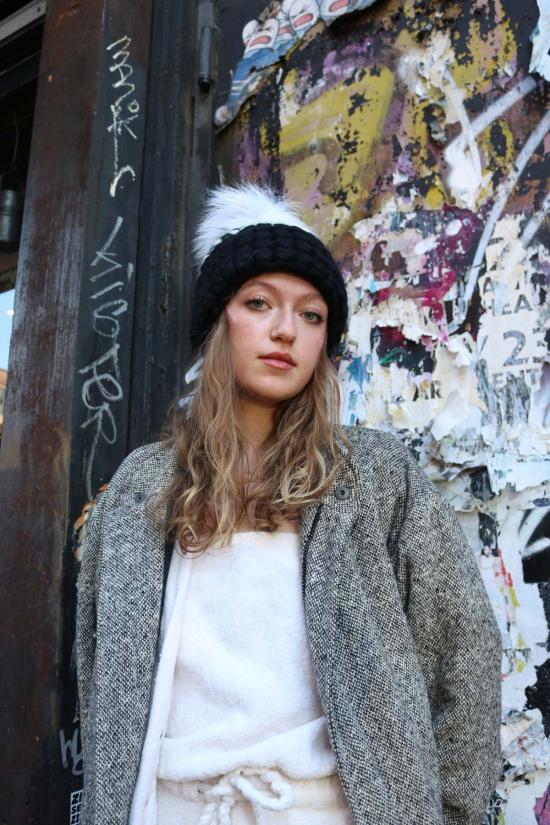  Mischa Lampert 모자 미샤 램퍼트 라이트 플로럴 | 블랙 + 블랙 XL 폼폼 - OTHER BRANDS