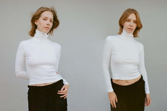  질 로드리게즈 긴팔 티셔츠 길 로드리게즈 터틀넥 긴팔 벨뷰 티셔츠