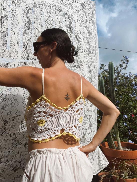  핀 앤 레이 민소매 티셔츠 핀앤레이 크로셰 니트 크롭 탱크탑 - FIN AND RAY