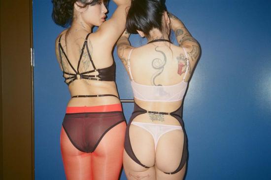  The End 바디수트 티셔츠 디 엔드 사쿠라 드롭스 오베르 바디수트 블랙 - OTHER BRANDS