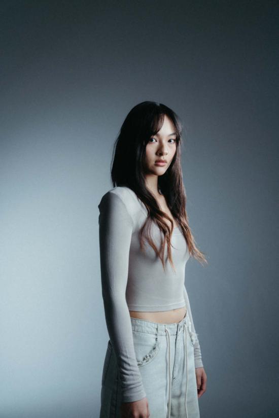  메리 로 긴팔 티셔츠 문플라워 탑 - MARY LO