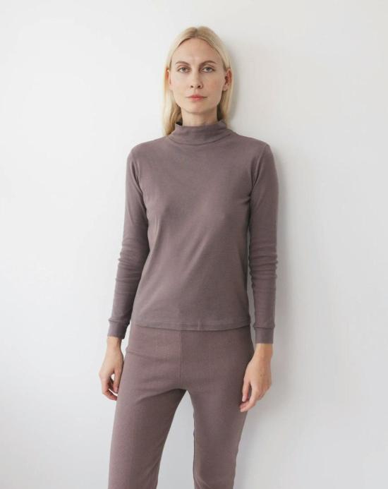  울 하이드 터틀넥 이지