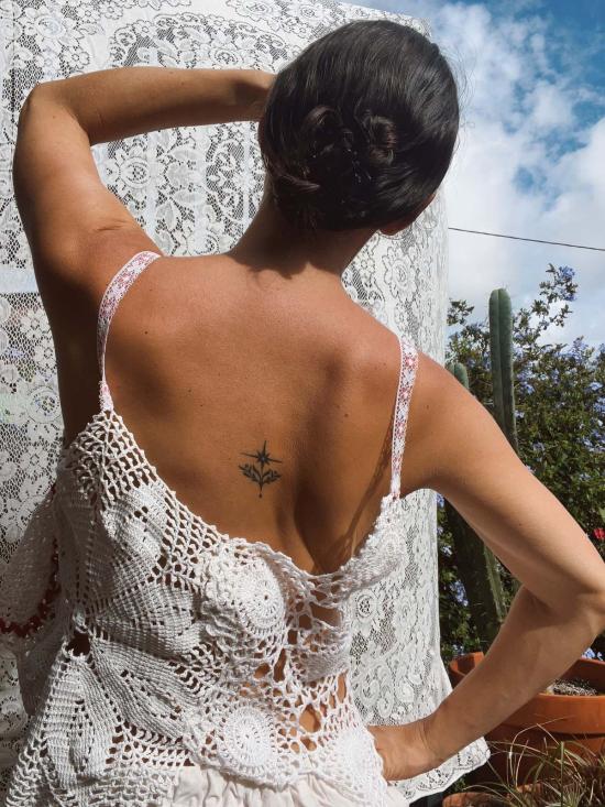  핀 앤 레이 민소매 티셔츠 핀앤레이 크로셰 니트 크롭 탱크탑 - FIN AND RAY