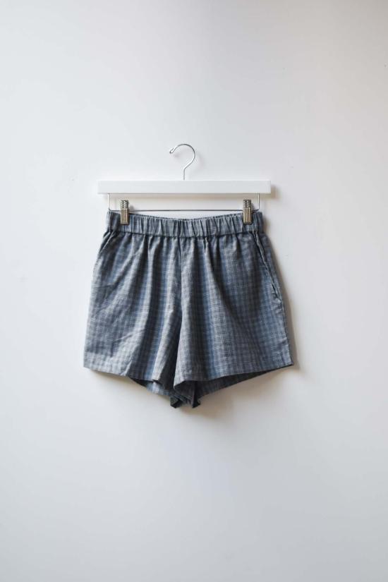  at Dawn. 숏팬츠 새벽에. 클래식 쇼트 블루 스트라이프/두부