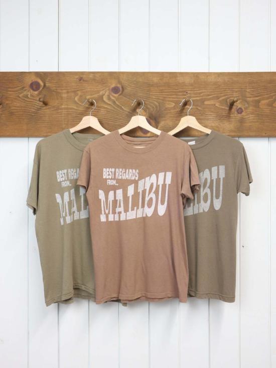  Best Regards - Upcycled Destination Goods 반팔 티셔츠 업사이클링 데스티네이션 굿즈 웨더드 말리부 티 브라운, 안녕히 계세요