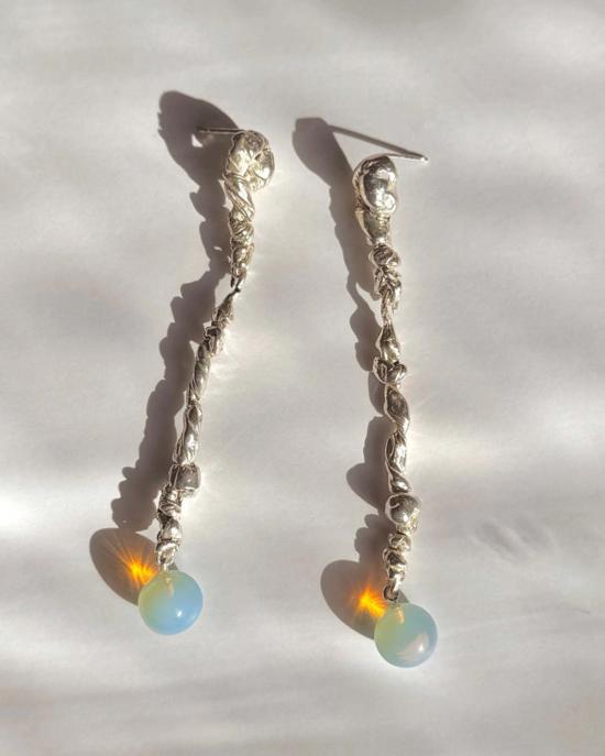  줄리 테브노 이어링 오팔레센트 망글 - JULIE THEVENOT