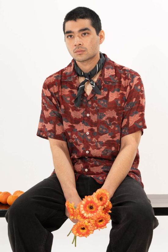  DUSHYANT. 반팔 셔츠 두샨트. 돈 캠프 칼라 셔츠 마룬 추상 프린트 - DUSHYANT