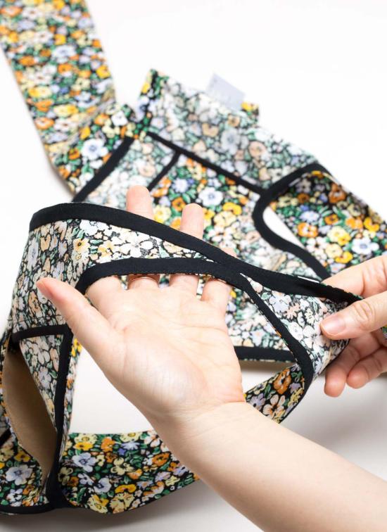  카렘 브라 X 크림 컨스피라체 라 란 렛 오픈 백 탑 (타이 포함) 쁘띠 레귤러 멀티 플로럴 - KAAREM