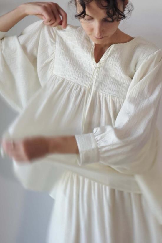  아멘테 블라우스 멘테 퀼팅 디테일 코튼 페전트 - AMENTE