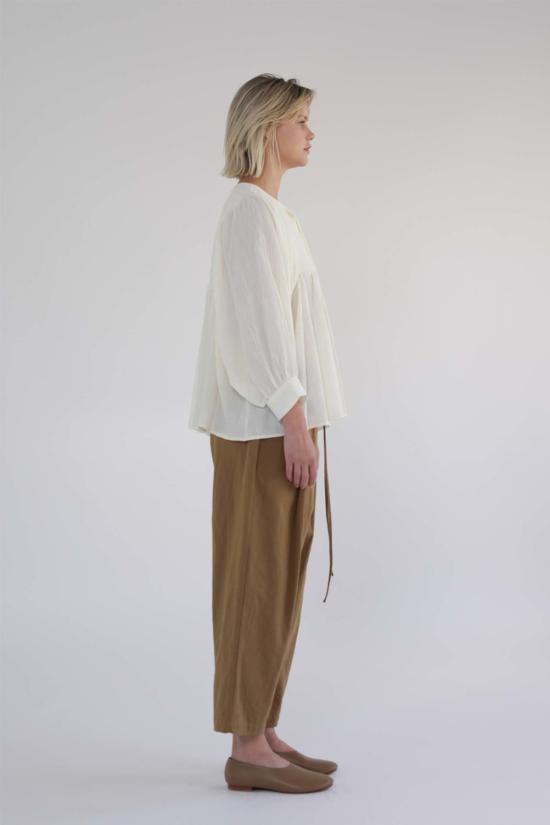  아멘테 블라우스 멘테 퀼팅 디테일 코튼 페전트 - AMENTE