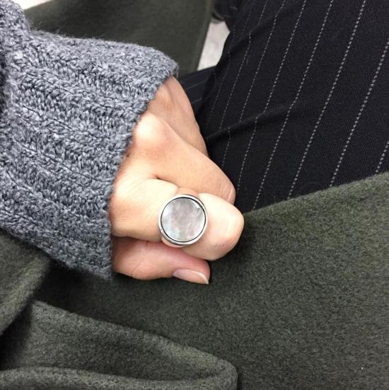  타린 토마스 반지 에버렛 링 블랙 마더 오브 펄 - TARIN THOMAS