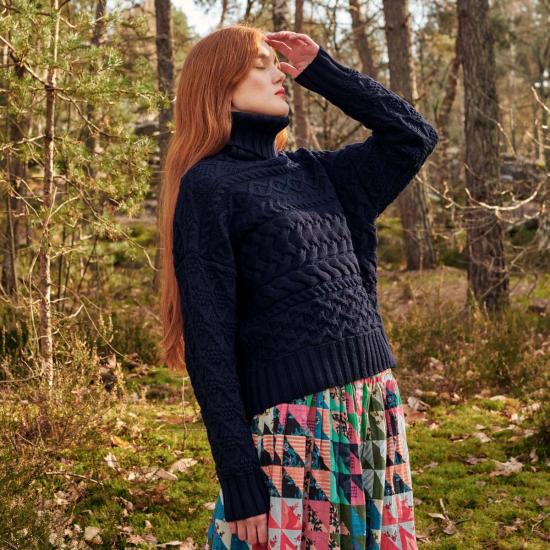  지지 니트웨어 터틀넥 케이블 스웨터