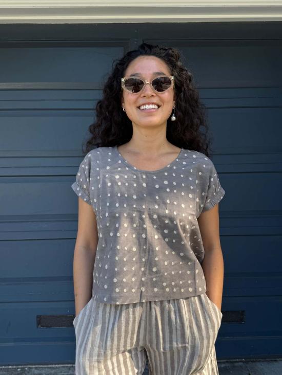  해피 프렌치 갱 블라우스 젤리아 그레이 도트 탑