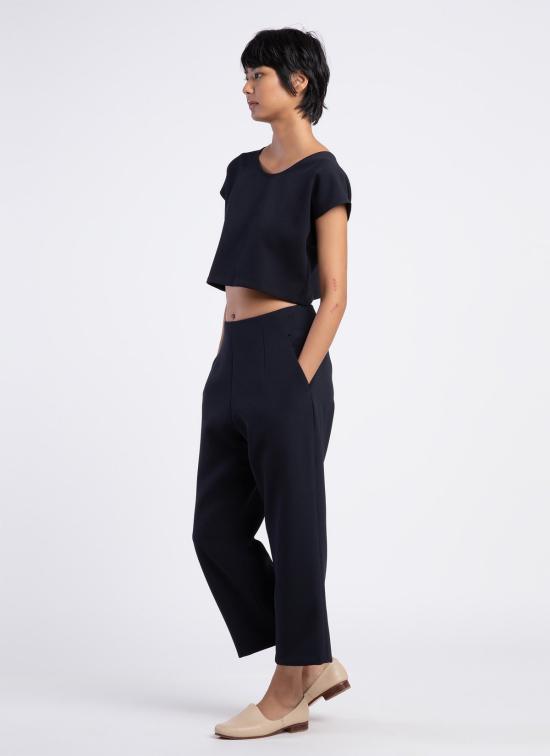  카렘 민소매 티셔츠 아들레이 백 브이 크롭탑 블랙 블루 - KAAREM