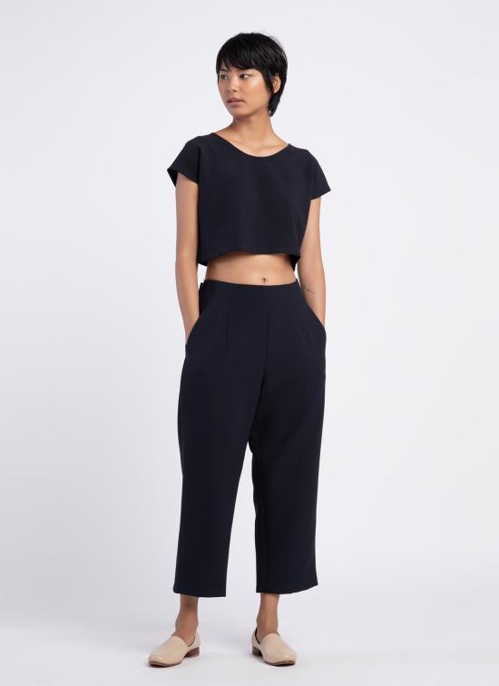  카렘 민소매 티셔츠 아들레이 백 브이 크롭탑 블랙 블루 - KAAREM