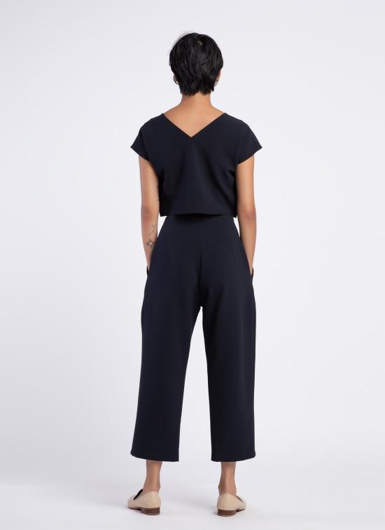  카렘 민소매 티셔츠 아들레이 백 브이 크롭탑 블랙 블루 - KAAREM