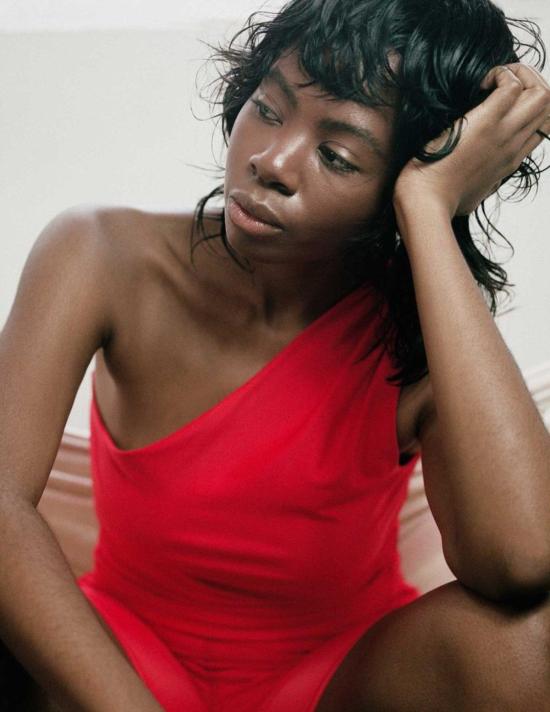  hauslabel 민소매 티셔츠 하우스라벨 원숄더 비대칭 탑 레드코트 - HAUSLABEL