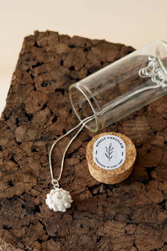  Kanju Interiors 목걸이/팬던트 칸주 인테리어 프로테아 수공예 꽃 목걸이