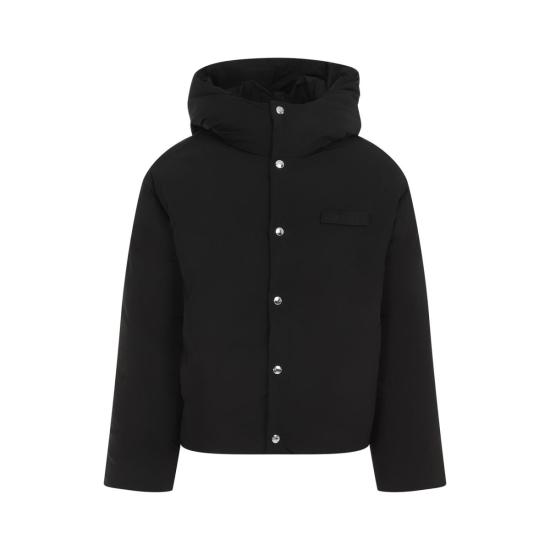  자크뮈스 코트 로고 패치 패딩  블랙 - JACQUEMUS