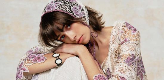  안나 수이 모자 안나수이 메달리온 플로럴 레이스 헤드스카프 모브/크림 - ANNA SUI