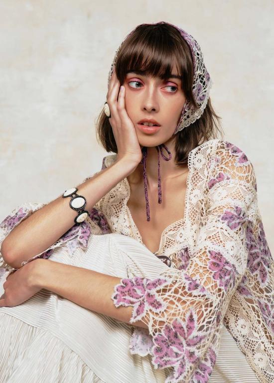  안나 수이 모자 안나수이 메달리온 플로럴 레이스 헤드스카프 모브/크림 - ANNA SUI