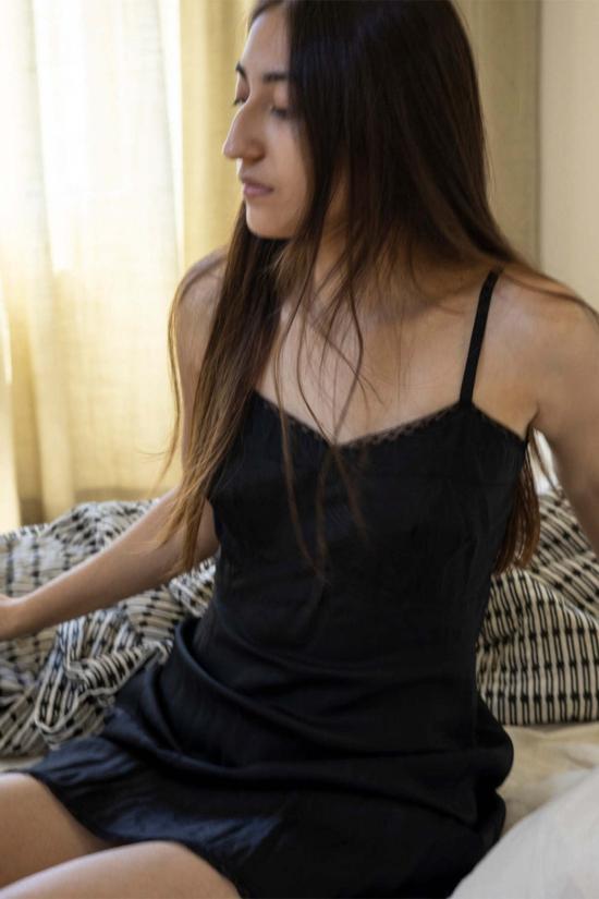  에리카 타노브 라운지 웨어 에리카 타노프 롤라 실크 슬립 드레스 블랙 - ERICA TANOV