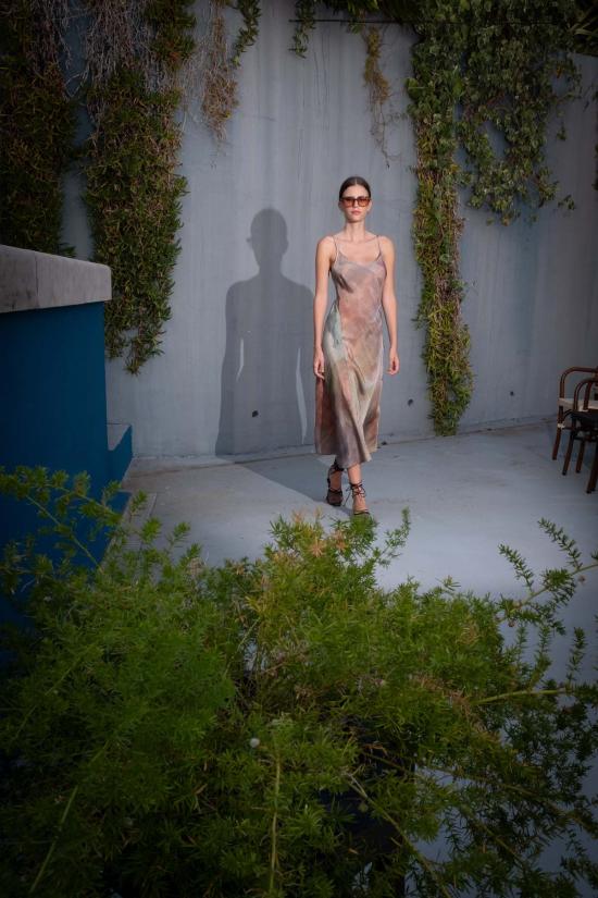  Untitled in Motion 롱 원피스 무제 인 모션 느와르 슬립 드레스 나이아드 - UNTITLED IN MOTION