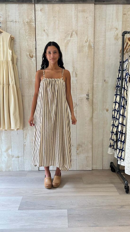  CONRADO® 롱 원피스 콘라도 레다 맥시 심플 타이백 드레스