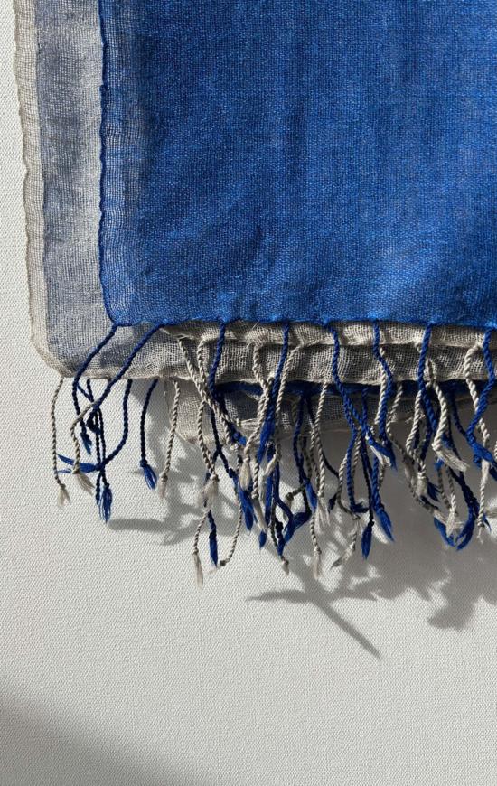  투 머플러/스카프 파란색과 회색이 섞인 손으로 짠 스카프 두 개